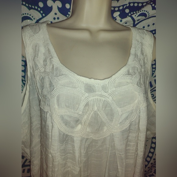 Set of Blue, White, and Coral Lightweight Sleeveless Tops 2X - Picture 5 of 11